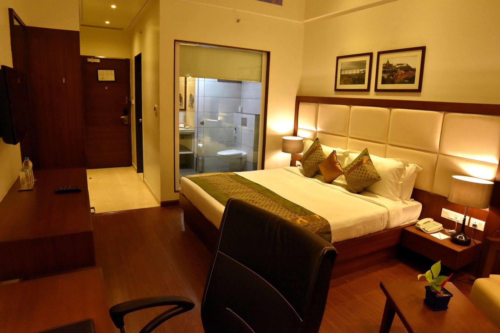 Comfort Inn Donil Vadódara Exteriér fotografie